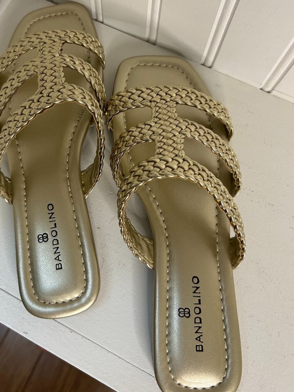 BANDOLINO Women's Woven Caged Flat Slide Sandals In Gold Size 7.5